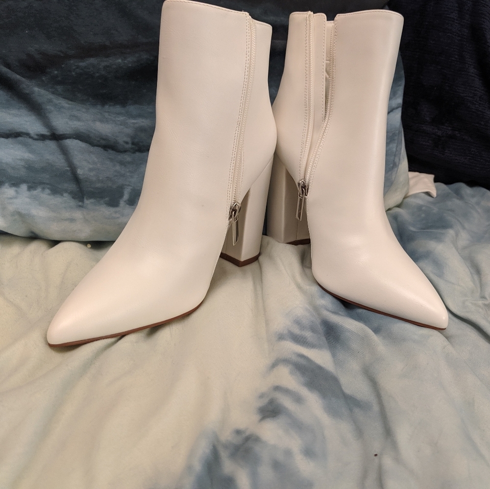 UNWORN White JustFab Boots